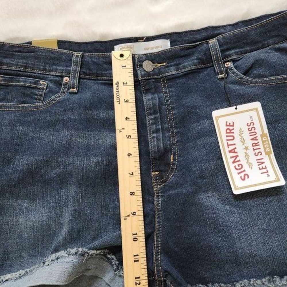 Levis Womens Jean Shorts Blue Denim High Rise 3" Shorts Frayed Hem 35W - Picture 6 of 9